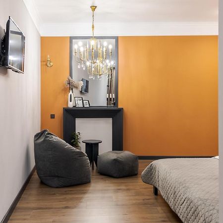 Modern Apartment Lviv Exterior foto